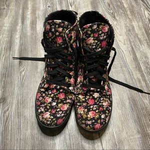 Floral Canvas Doc Martin Air Wair US8